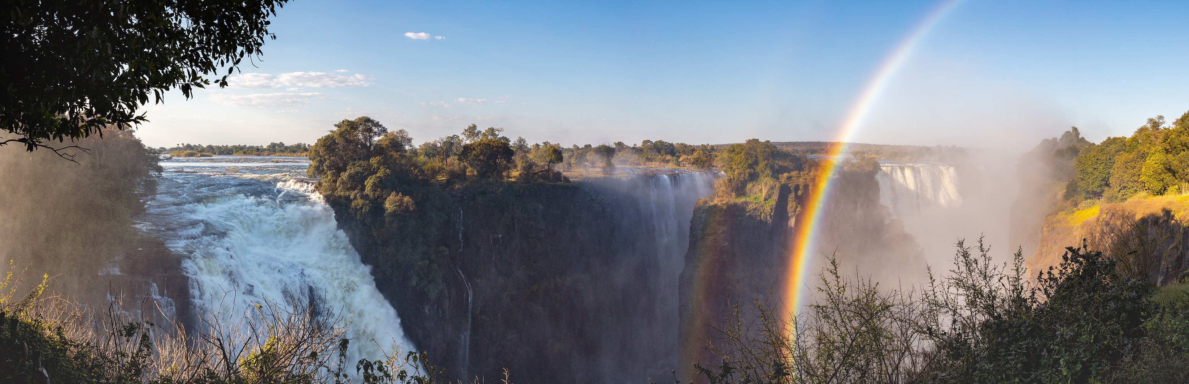 Photograph of Victoria Falls (Mosi-oa-Tunya) and the Zambezi gorge, on the Zambia–Zimbabwe border at Livingstone. No Eden site or partnership is confirmed here.